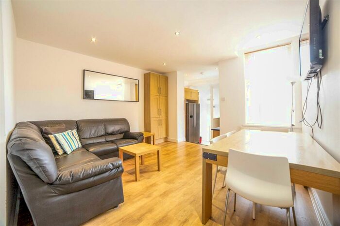 6 Bedroom Maisonette To Rent In £pppw - Grosvenor Road, Jesmond, NE2