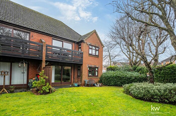 2 Bedroom Maisonette For Sale In The Lawns, Stevenage, Hertfordshire, SG2