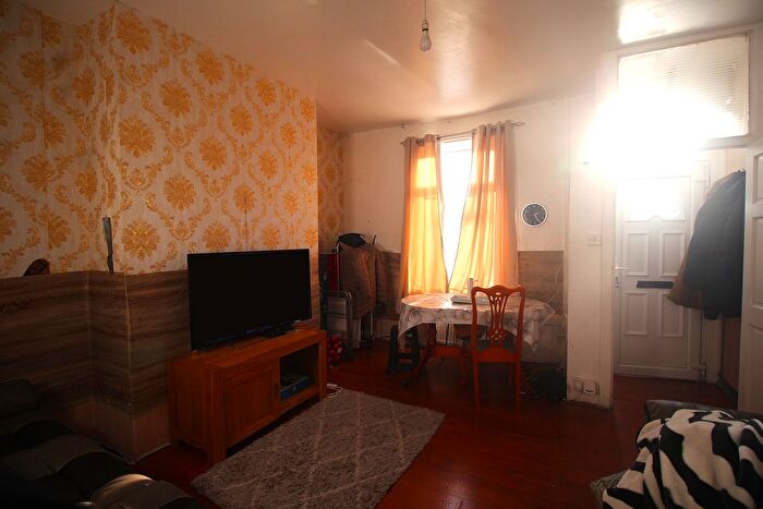 2 Bedroom Terraced House To Rent In Fulham Street, Oldham, OL4