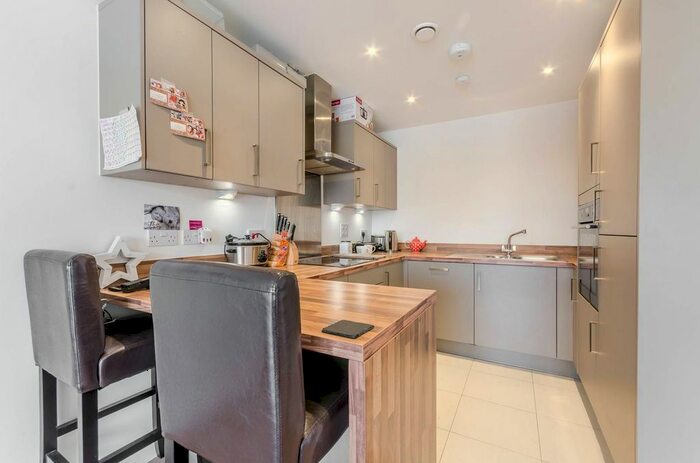 1 Bedroom Flat To Rent In Kingston Road, Raynes Park, London, SW20