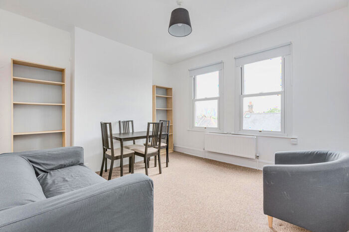 2 Bedroom Flat To Rent In Theatre Street, The Shaftesbury Estate, SW11