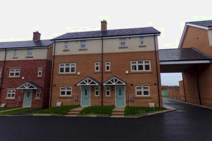 4 Bedroom Semi-Detached House To Rent In Whitehall Drive, Preston PR3