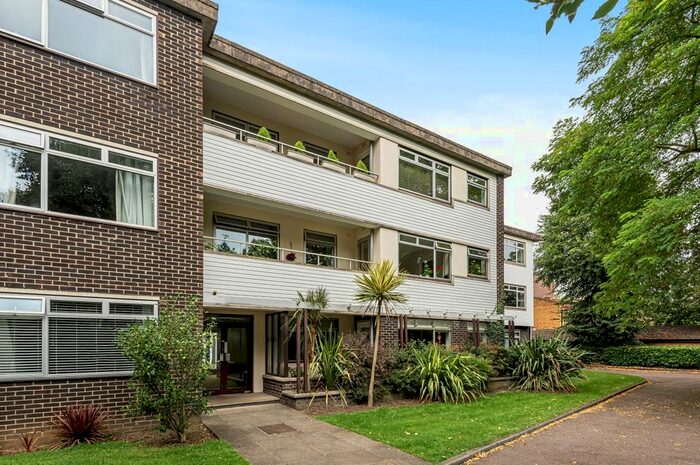 2 Bedroom Flat To Rent In Blackheath Park, London, SE3