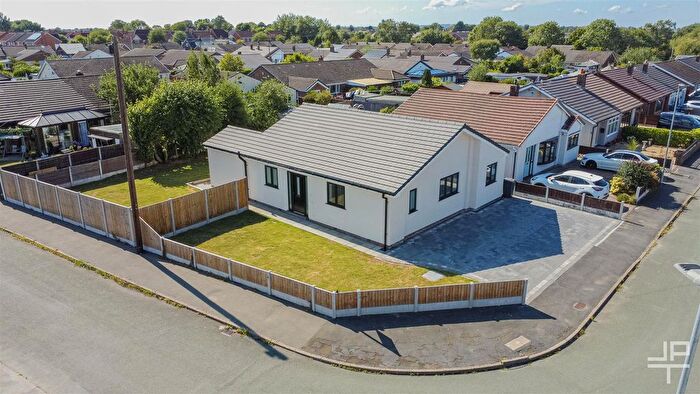 4 Bedroom Detached Bungalow To Rent In Thornbury Avenue, Lowton, Warrington, WA3