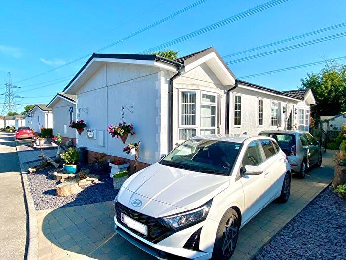 2 Bedroom Park Home For Sale In Wickham Court, Southwick Road, North Boarhunt, PO17