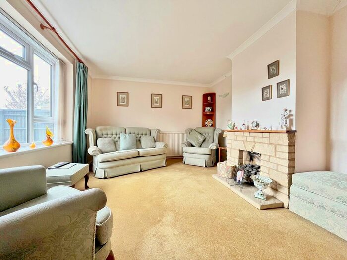 3 Bedroom Semi-Detached House For Sale In Larkhill Road, Abingdon, OX14