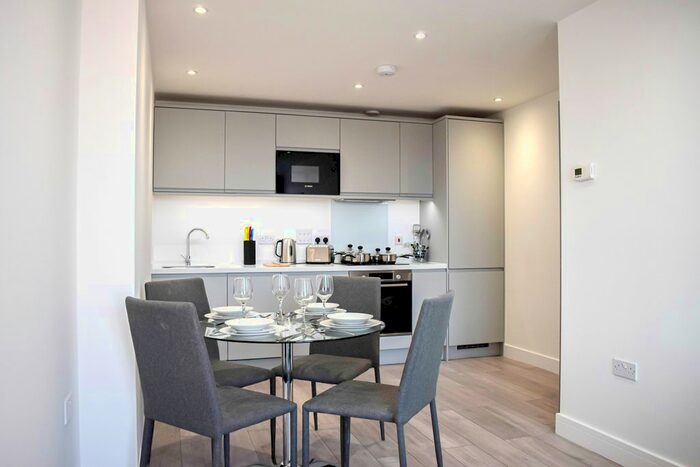 1 Bedroom Flat To Rent In Carlton House, New London Road, Chelmsford, Essex, CM2