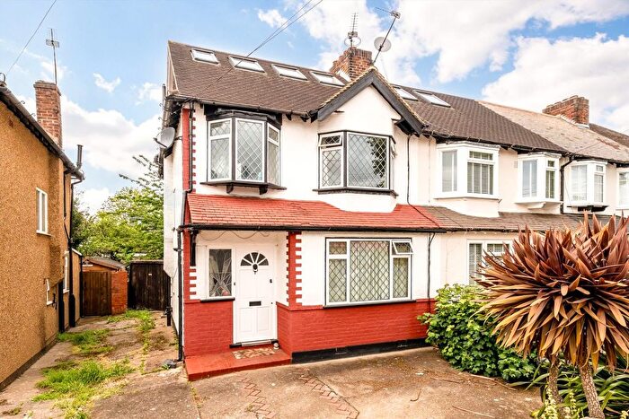 4 Bedroom Terraced House For Sale In Wills Crescent, Hounslow, TW3
