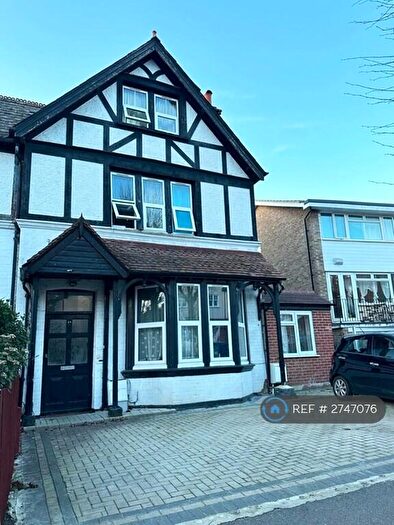6 Bedroom Flat To Rent In Surbiton, Surbiton, KT5