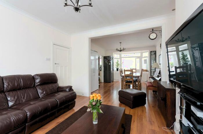 3 Bedroom House To Rent In Hollickwood Avenue, Friern Barnet, London, N12