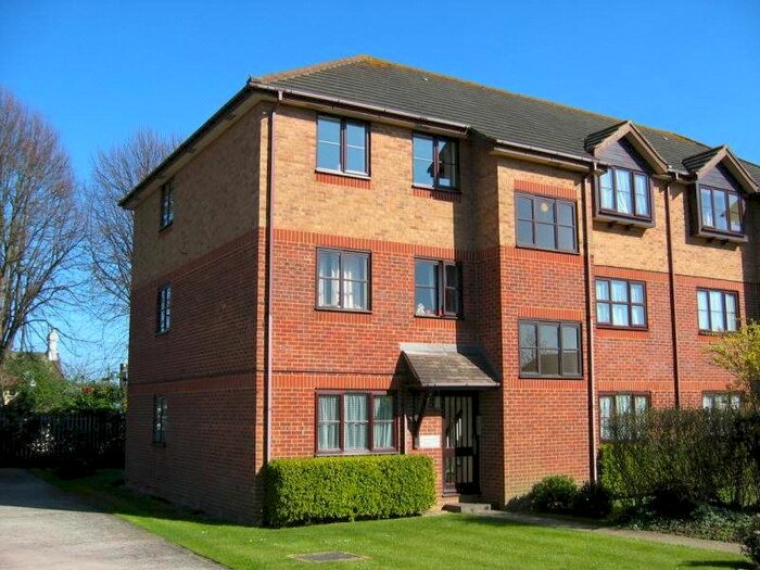 1 Bedroom Flat To Rent In Dorking Court, Copper Hall Close, Littlehampton BN16