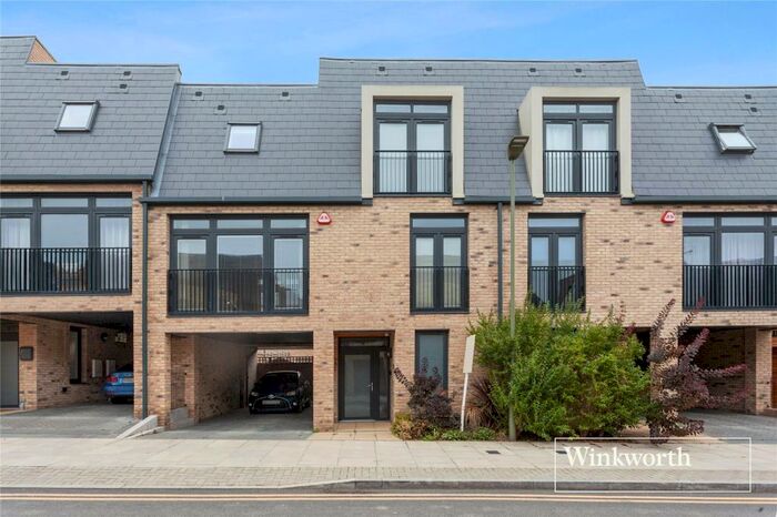 4 Bedroom Terraced House To Rent In Helios Way, Barnet, EN5