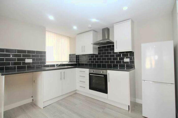 1 Bedroom Flat To Rent In Stone Hall Road, Eccleshill, BD2