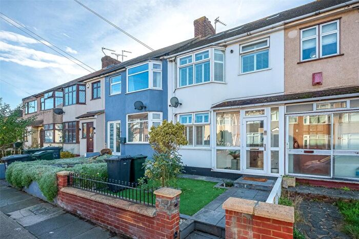 4 Bedroom Terraced House For Sale In Fleet Avenue, Dartford, DA2