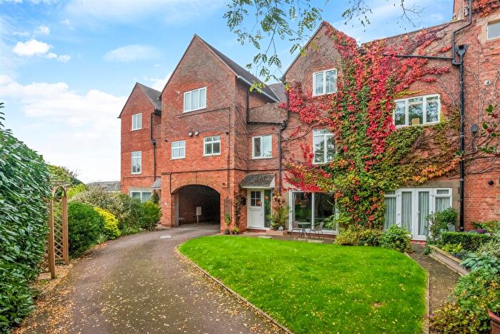 2 Bedroom Apartment For Sale In Staple Hill, Wellesbourne, CV35