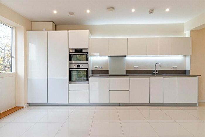 2 Bedroom Apartment For Sale In Seekings Close, Trumpington, Cambridge, CB2