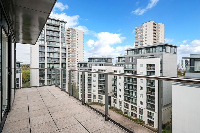 2 Bedroom Flat For Sale In Aitons House, Kew Bridge, Brentford, TW8