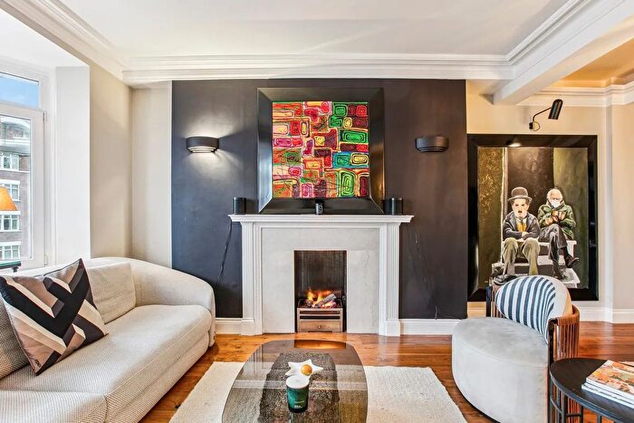 4 Bedroom Flat To Rent In Malvern Court, Onslow Square, South Kensington, SW7