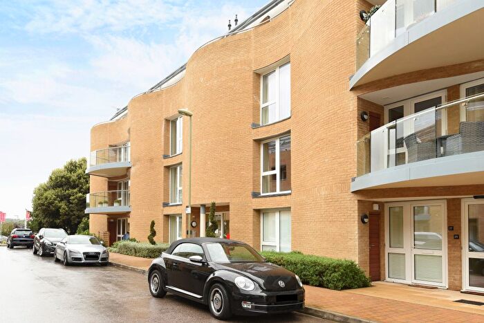 2 Bedroom Flat To Rent In Almansa Way, Lymington, SO41