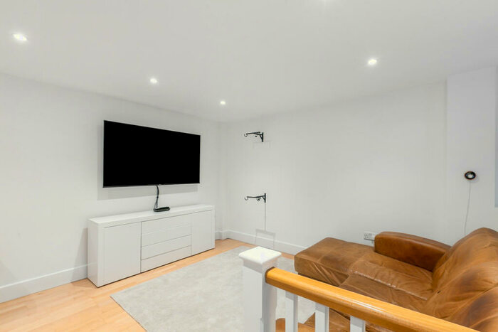 1 Bedroom Apartment To Rent In Battersea Rise, Battersea, SW11