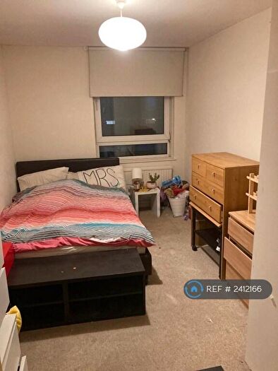 4 Bedroom Flat To Rent In Benham Close, London, SW11