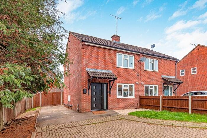 2 Bedroom Semi Detached House To Rent In Poolside Close, Banbury, OX16