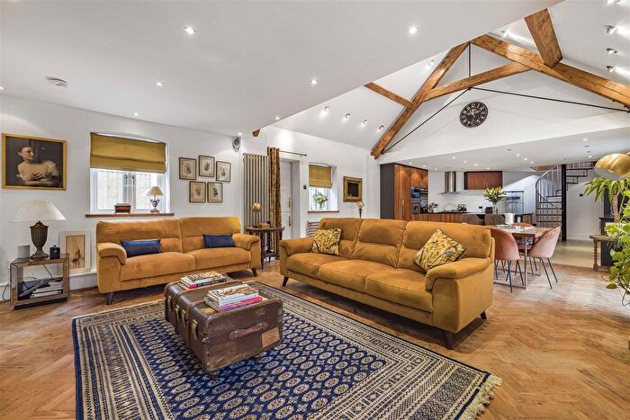 3 Bedroom Detached House For Sale In Beckenham Lane, Shortlands, Bromley, BR2