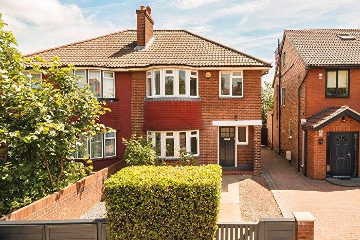 3 Bedroom Semi-Detached House For Sale In St. Dunstans Avenue, Acton, W3