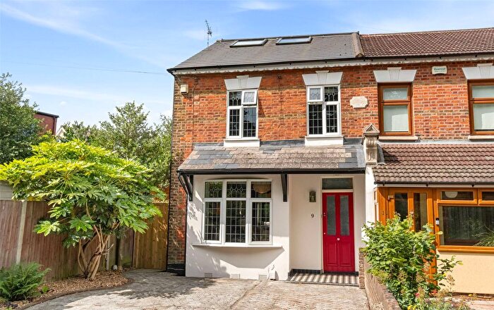 3 Bedroom Semi-Detached House For Sale In Oak Avenue, Hampton, TW12