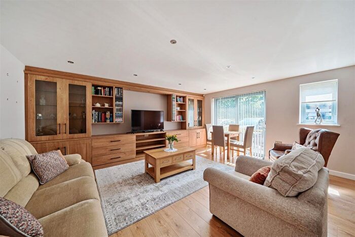 1 Bedroom Flat For Sale In Southam Mews, Croxley Green, WD3