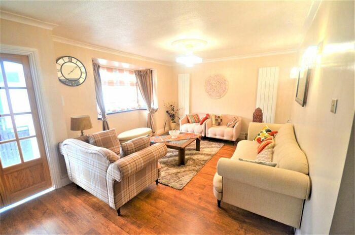 4 Bedroom Property To Rent In Chalgrove Crescent, IG5
