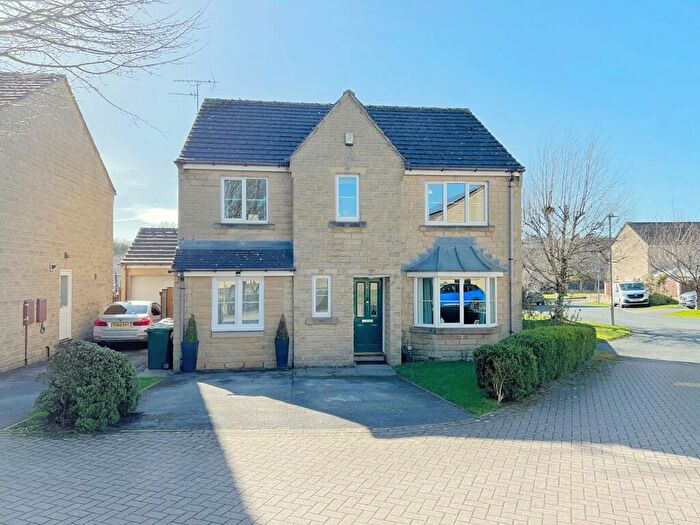 5 Bedroom Detached House For Sale In Redshank Close, Westwood Park, Bradford, BD6