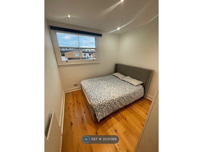 3 Bedroom Flat To Rent In Himley Road, London, SW17