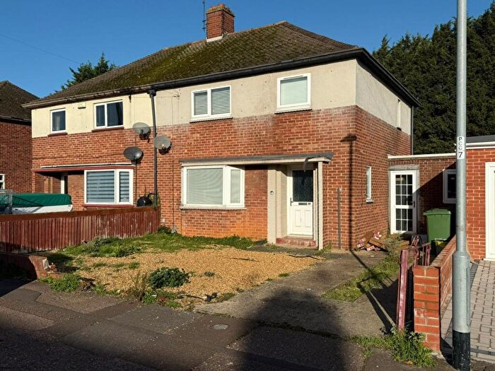 3 Bedroom Semi Detached House For Sale In Eastleigh Road, Peterborough, PE1
