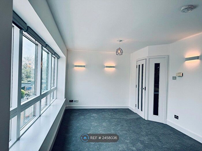 2 Bedroom Flat To Rent In Northpoint, Bromley, BR1