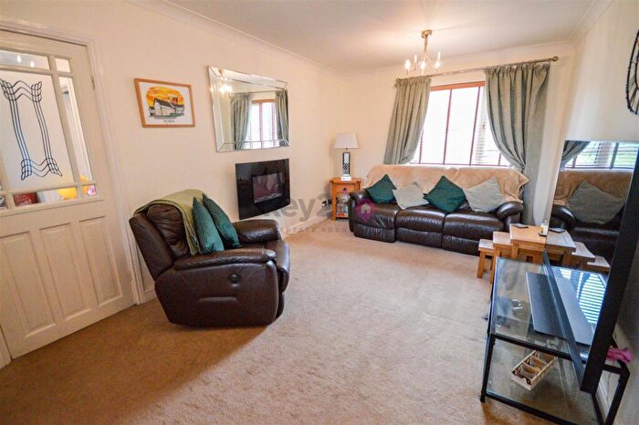 2 Bedroom Semi-Detached House For Sale In Stradbroke Drive, Sheffield, S13