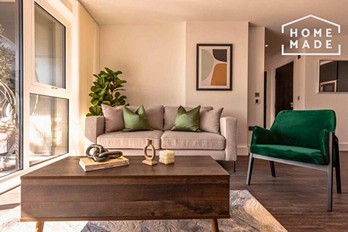 3 Bedroom Flat To Rent In Scrubs Lane, London, NW10