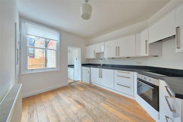 2 Bedroom Flat To Rent In Idlecombe Road, London, SW17