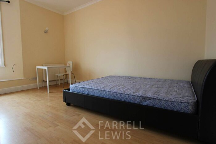 2 Bedroom Flat To Rent In The Vale, Acton, W3