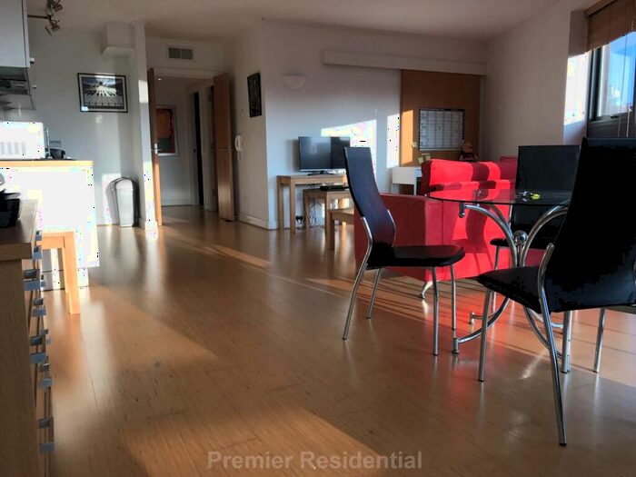 2 Bedroom Apartment To Rent In The Green Building, New Wakefield Street, Manchester, M1