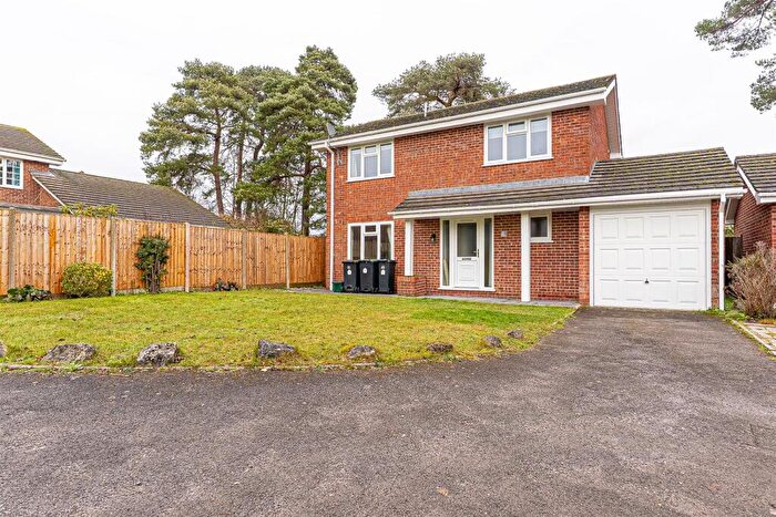 4 Bedroom Detached House For Sale In Mountbatten Drive, Ferndown, BH22