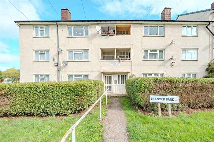 2 Bedroom Apartment For Sale In Cranmer Bank, Leeds, West Yorkshire, LS17