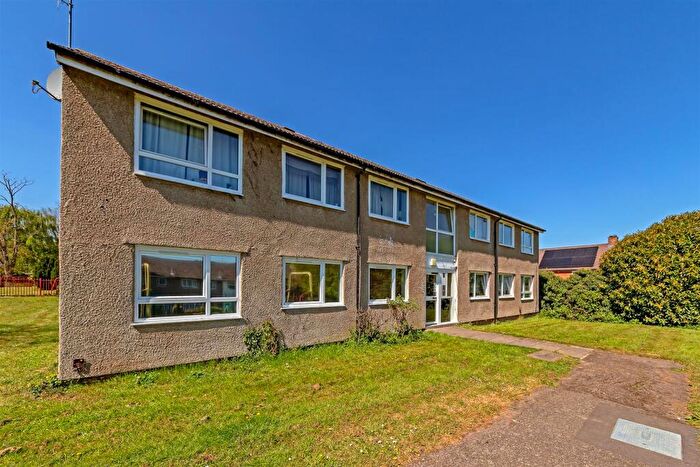 3 Bedroom Flat For Sale In Hilldyke Road, Wheathampstead, St. Albans, AL4