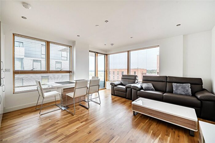 2 Bedroom Flat For Sale In Hewitt, Alfred Street, Reading, Berkshire, RG1
