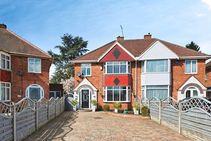 3 Bedroom Semi Detached House For Sale In Windsor Road, Castle Bromwich, Birmingham, B36