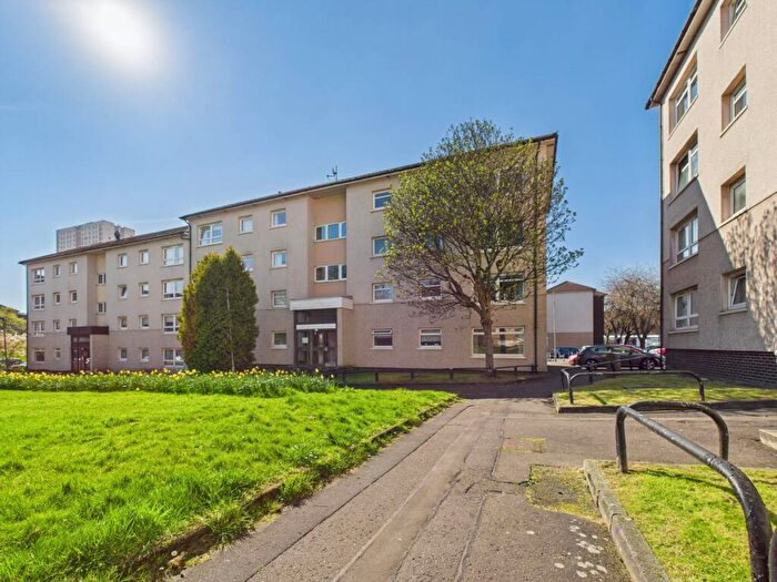 3 Bedroom Flat To Rent In Glebe Court, Glasgow, G4