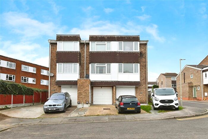 3 Bedroom Town House For Sale In Regency Court, Brentwood, Essex, CM14