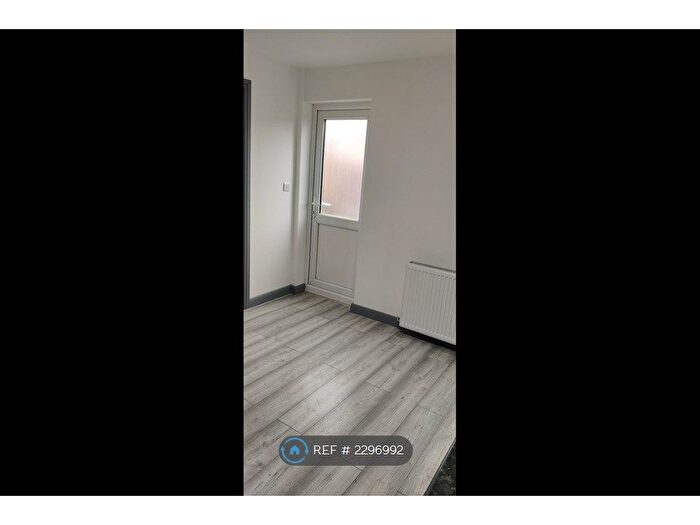 1 Bedroom Flat To Rent In Desford Way, Ashford, TW15