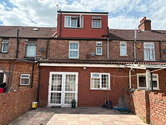 5 Bedroom Terraced House To Rent In Trinity Road, Southall, UB1