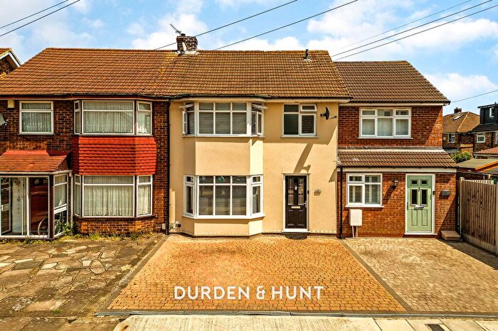 3 Bedroom Terraced House For Sale In Gray Gardens, Rainham, RM13